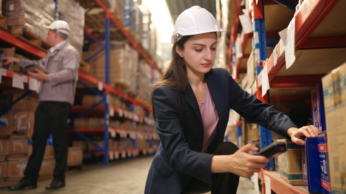 Warehouse RF Scanners: The eCommerce Guide to Real-Time Visibility and Efficient Logistics